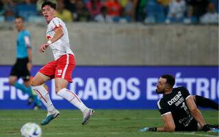 Thiago Borbas tira do goleiro e empata a partida para o Braga. (Foto: Ari Ferreira/Bragantino)