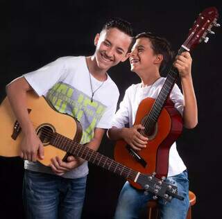 Eroz e Lorenzo irão levar o sertanejo raíz para o palco do The Voice Kids. (Foto: Divulgação)