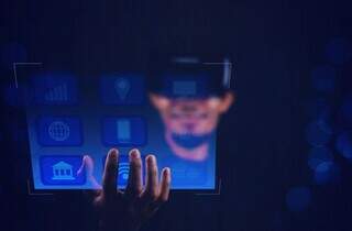 Homem utiliza espaço de realidade virtual. (Foto: Divulgação)