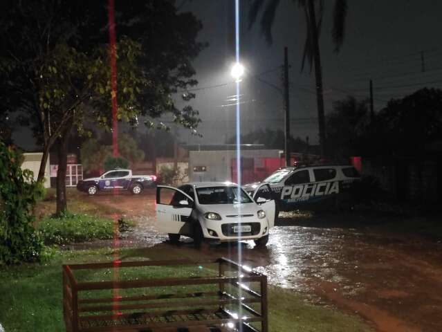 Troca de tiros com policiais termina com duas mortes no Santa Em&iacute;lia