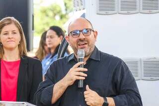 Reitor da UFMS, Marcelo Turine discursou durante evento. (Foto: Henrique Kawaminami)