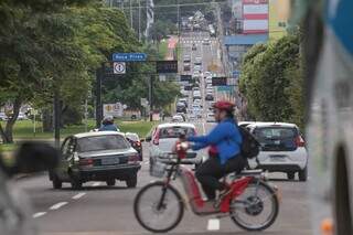 Semana come&ccedil;a com v&aacute;rios sem&aacute;foros desligados e caos no tr&acirc;nsito do Centro