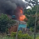 Moradores queimam casa onde menina assassinada foi trocada por droga pela mãe