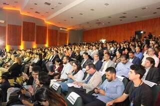 Auditório da UEMS lotado durante apresentação das metas de governo (Foto: Juliano Almeida)