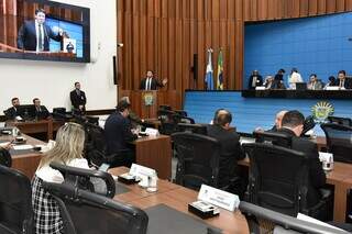 Deputados em sessão plenária na manhã desta terça-feira, durante fala do deputado João Henrique Catan (PL). (Foto: Luciana Nassar/ALMS)