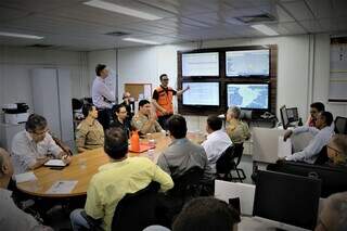 Sala de Situação, onde focos de calor são monitorados (Foto: Divulgação/Semadesc)
