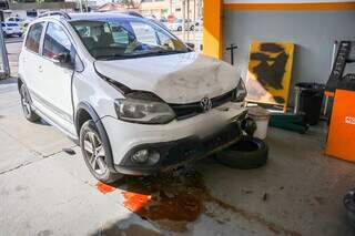 &quot;Fechado no tr&acirc;nsito&quot;, motorista invade loja de pneus e fica ferido 