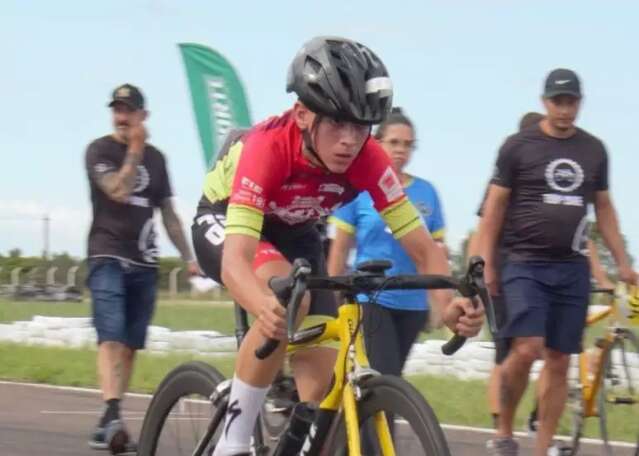 &quot;Menino fant&aacute;stico&quot;, Z&eacute; Henrique tem 14 anos e j&aacute; foi campe&atilde;o de ciclismo