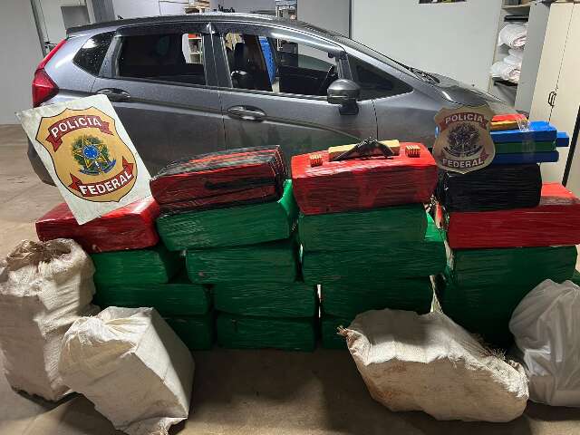 Traficante &eacute; preso transportando meia tonelada de maconha, arma e muni&ccedil;&otilde;es 