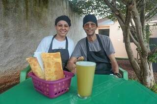 Anelize e Marcelo abriram os portões de casa para receber clientes. (Foto: Marcos Maluf)