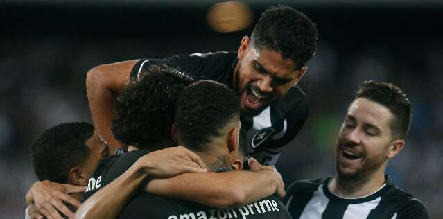 Botafogo vence time ga&uacute;cho e se classifica para as oitavas da Copa do Brasil