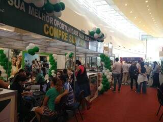 Atendimentos do Feirão no Shopping Norte Sul (Foto: Mylena Fraiha)