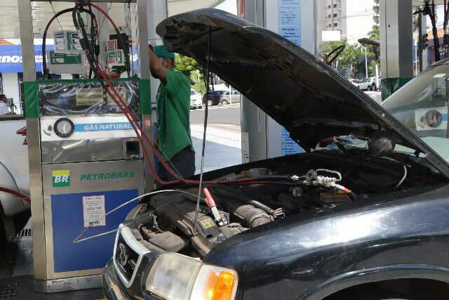 Al&eacute;m de IPVA zero, quem converter carro para g&aacute;s economizar&aacute; R$ 2,1 mil