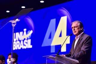 Presidente nacional do União Brasil, Luciano Bivar, durante discurso em evento partidário. (Foto: União Brasil)