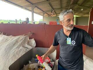 Bruno Maddalena no residuário feito em 2019 no Hospital São Julião (Foto: Natália Olliver)