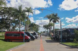 Veículos estão estacionados na Cidade do Natal. (Foto: Paulo Francis)