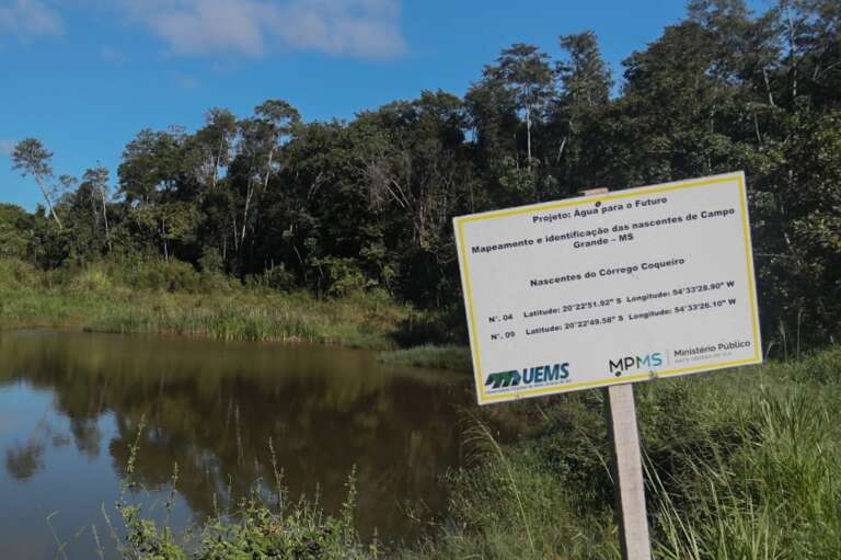 Córrego Coqueiro tem recebido água e sedimentos devido à falta de escoamento. (Foto: Marcos Maluf)