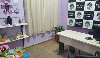 Sala Lilás usada para atendimento à mulheres vítimas de violência (Foto: divulgação)