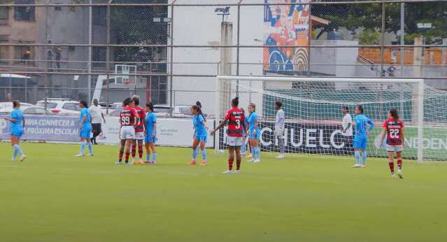 Flamengo vence Real Bras&iacute;lia e &eacute; l&iacute;der provis&oacute;rio no Brasileir&atilde;o feminino