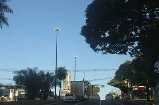 Dia começou com termômetros marcando 17°C em Campo Grande. (Foto: Paulo Francis)