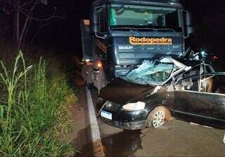 Fox foi atingido por Voyage, que o empurrou contra carreta. (Foto: Adilson Domingos)