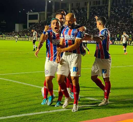 Bahia surpreende Vasco, vence e sai do rebaixamento no Brasileir&atilde;o