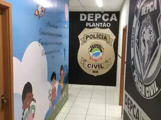 Corredor liga salas dedicadas ao atendimento de crianças e adolescentes. (Foto: Reprodução/Polícia Civil)