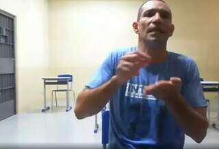 O ex-guarda Marcelo Rios em seu interrogatório. (Foto: Reprodução de vídeo)