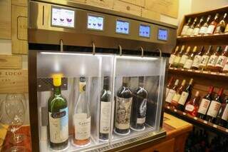 Bodega Real conta com um Wine Dispenser, uma máquina que preserva, refrigerar e serve doses imediatas de vinho.