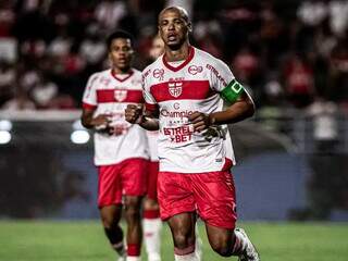 Jogadores do CRB durante partida disputada em casa, no Estádio Rei Pelé. (Foto: Francisco Cedrim/CRB)