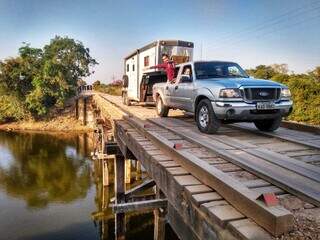 Com o trailer, família desbrava estradas do Mato Grosso do Sul. (Foto: Arquivo pessoal)