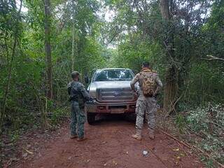 Caminhonete com placa de MS encontrada em área de produção de maconha (Foto: Divulgação)