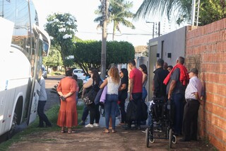 O embarque para casa; prefeitura de Três Lagoas mantém uma casa para acolher os pacientes na Capital. (Foto: Paulo Francis)