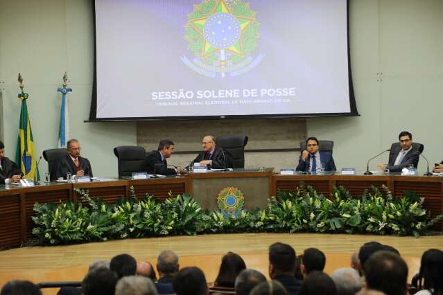 Paschoal Carmello Leandro assume presid&ecirc;ncia do Tribunal Regional Eleitoral