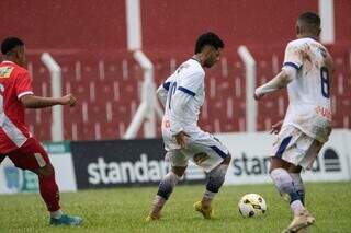 Jogadores do Comercial e Costa Rica disputando jogo no Estádio Jacques da Luz (Foto: @eduardofotoms)