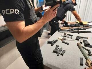 Armas apreendidas pela Polícia Civil durante a operção (Divulgação/Polícia Civil)
