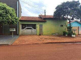 Casa onde Ari Artuzi morava no Jardim Canaã I, um dos 11 bens leiloados (Foto: Leilões Online MS)