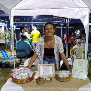 Isabella faz sucesso em feiras com palha italiana de tamarindo