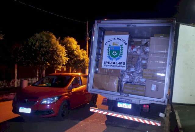 Carga contrabandeada avaliada em R$ 1,2 milh&atilde;o &eacute; apreendida em caminh&atilde;o