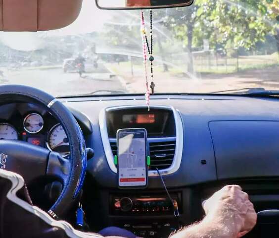 Voc&ecirc; j&aacute; esqueceu algum pertence em carro de aplicativo? Participe da enquete
