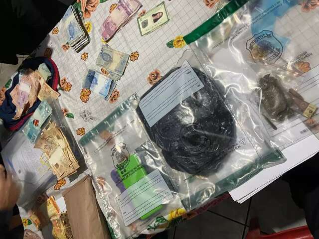 Mulher pagava adolescentes para espalhar notas falsas pela cidade