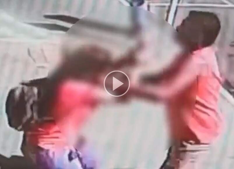 Vídeo mostra homem agredindo desconhecida na rua