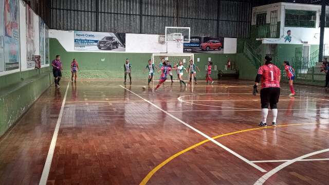 Semifinal da Copa Pelezinho de Futsal Feminino teve 24 gols neste s&aacute;bado