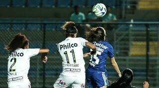 Tainá durante o lance que empatou a partida. (Foto: Gustavo Martins/Cruzeiro)