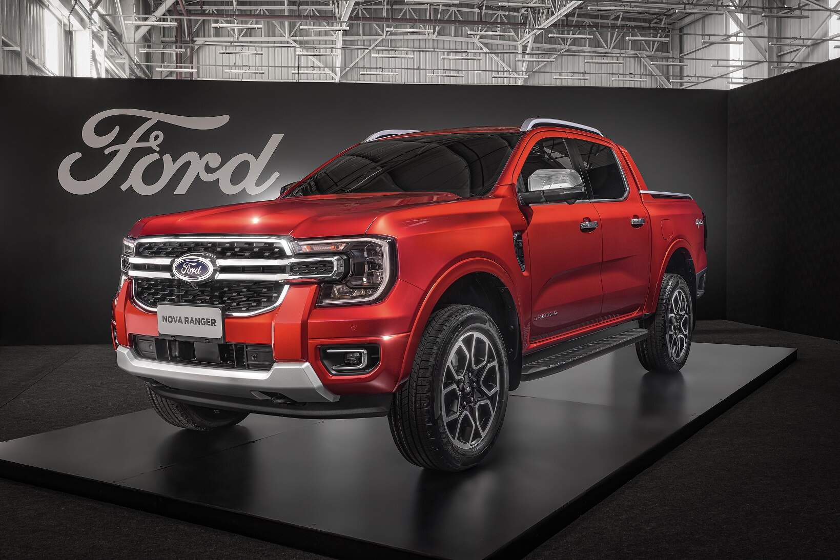 Ford mostra nova Ranger Limited com motor V6