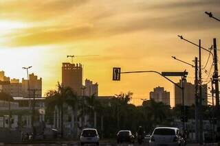 Sol brilha nesta manhã em Campo Grande (Foto: Henrique Kawaminami)