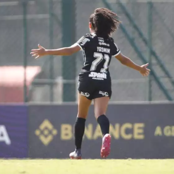 Corinthians derrota São Paulo e assume liderança do Brasileiro Feminino