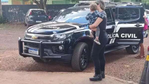 M&atilde;e que &quot;sequestrou&quot; beb&ecirc; de 1 ano &eacute; presa e crian&ccedil;a resgatada na fronteira 