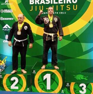 O lutador de jiu-jitsu Flávio Cuppari (em 1º lugar) foi o campeão da categoria master 4 (Foto: Divulgação)