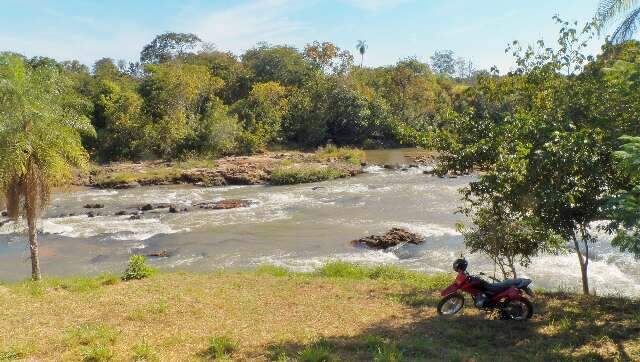 Cachoeira pr&oacute;xima ao centro de Rochedo ter&aacute; orla urbanizada e pavimentada